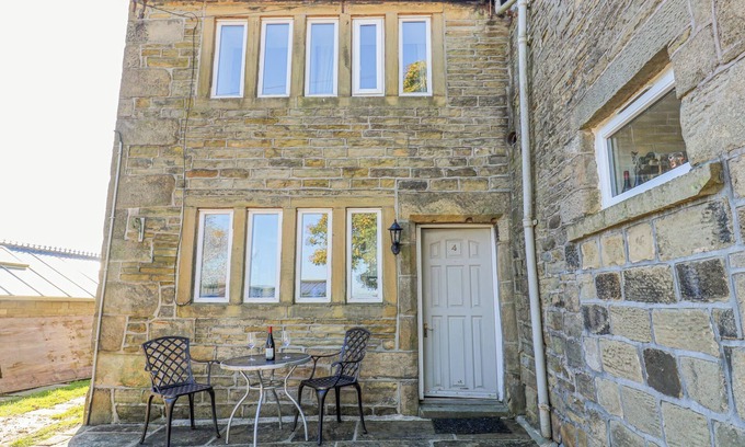 Oxenhope Cabaña | NORTH IVES COTTAGE, pet friendly, with a garden in Oxenhope