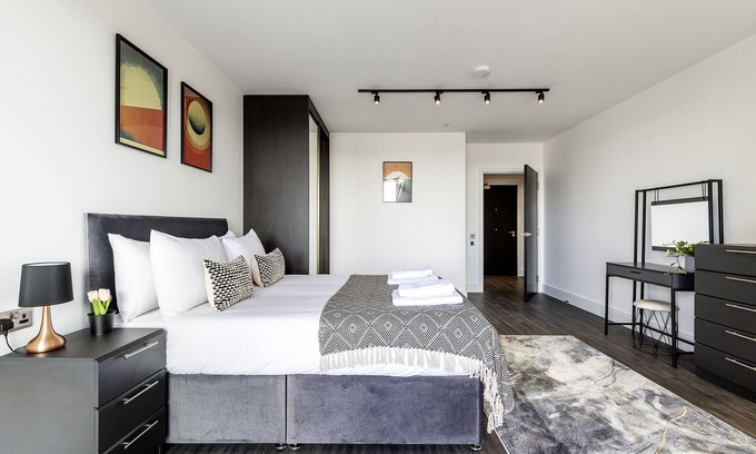 College Park and Old Oak Apartamento | North Ken IV - 1-Bedroom+Daybed+Balcony+Concierge