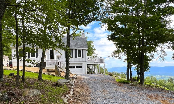Maurertown Cabina | North Mountain Manor- Gorgeous views and privacy!