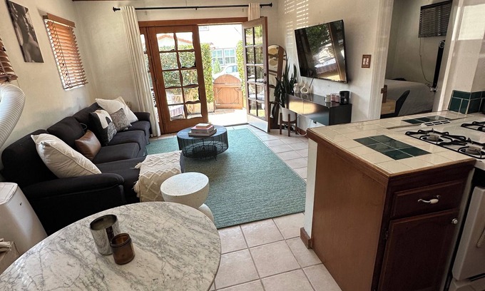 North Pacific Beach Apartamento | North Pacific Beach - a cozy, 1-bedroom designed for rest, & recharge.