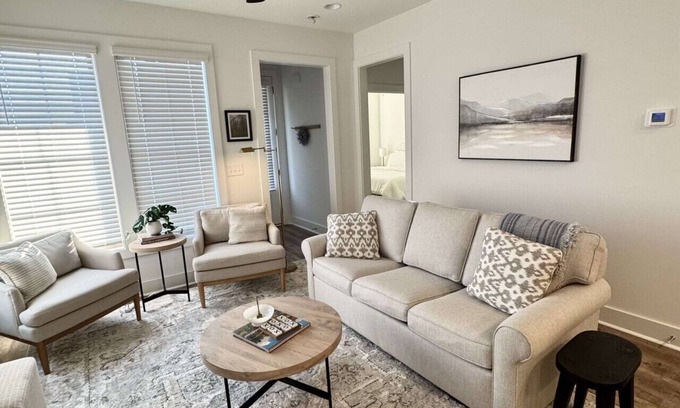 Auburn - Opelika Casa | North Plains 6- Minutes from Toomers and 280, 2 king bed end unit