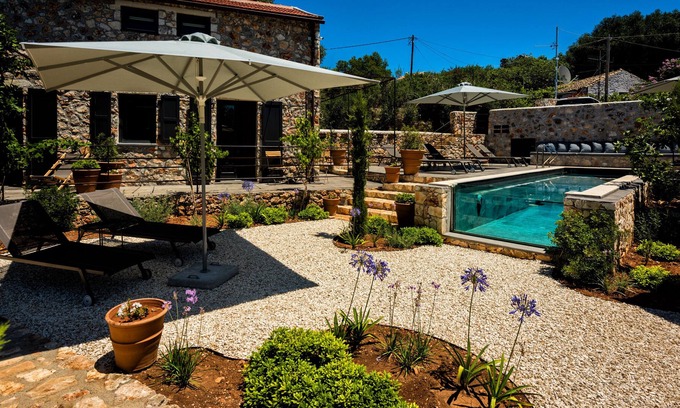 Antipata Villa | North Point 1953, Markandonata