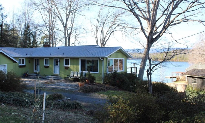 Nebo Casa | North Point Lakefront Retreat - Private Dock w/ boatslip