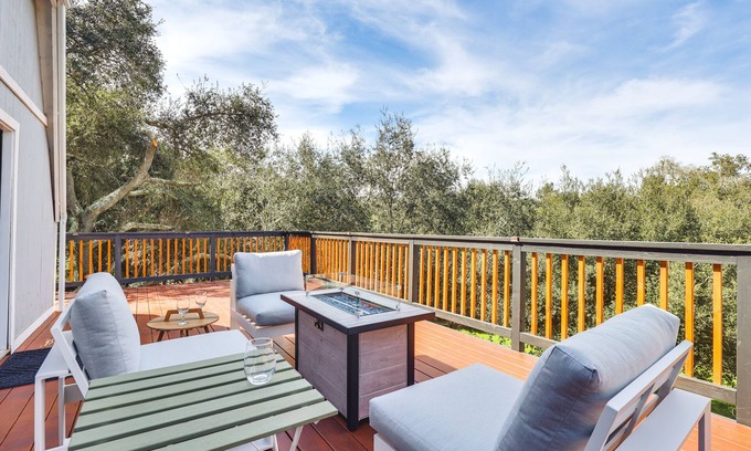 North Ridge Casa | North San Diego Retreat w/Deck, Fire Pit Table!