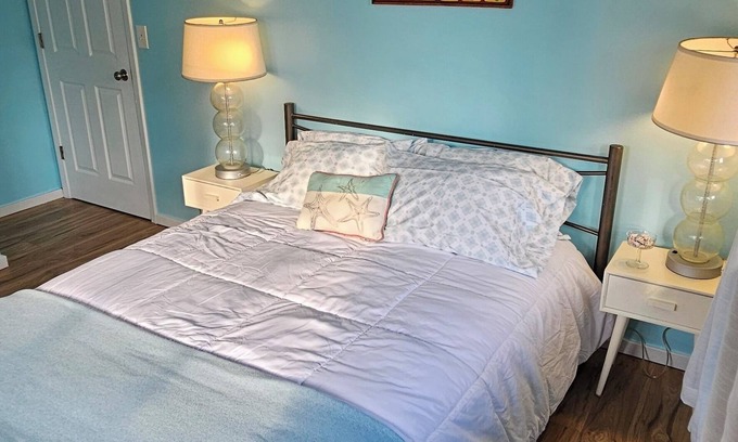 Haleiwa Casa | North Shore 3 Bedroom Ocean View walking distance to Waimea Beach with AC,