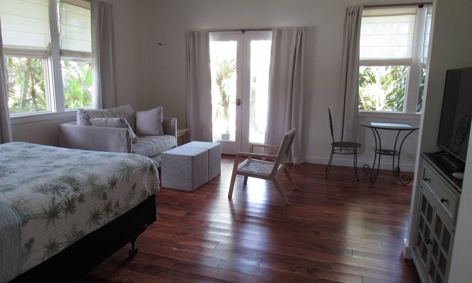 Pauwela Cama Y Desayuno | North shore Maui B and B room 1.