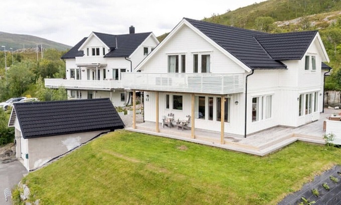 Ersfjordbotn Casa | Northern Lights adventure! Detached house with a view