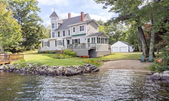 Meredith Casa | Northern Lights on Lake Waukewan