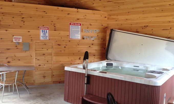 Upper Village Hotel | Northern Peaks Motor Inn