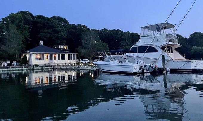 Southold Casa | Northfork Waterfront Bungalow. Deep water dock. Paradise