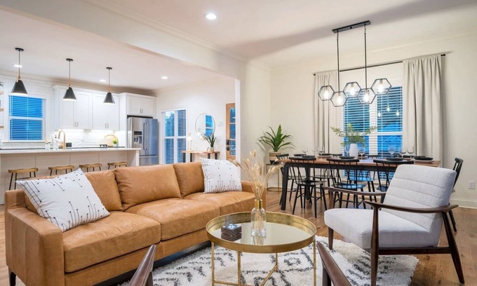 North Chattanooga Casa | Northshore Urban Hive - Spacious House with EV Charging