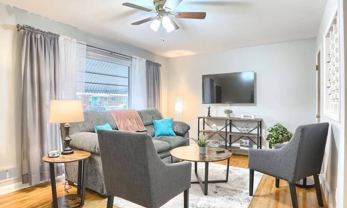 Northglenn Casa | ★Northside Charmer★☀️Nice Patio⚡WiFi ♥ Long Stays!