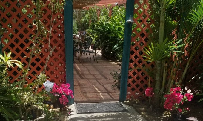 St. Thomas Casa | Northside Place in the Sun