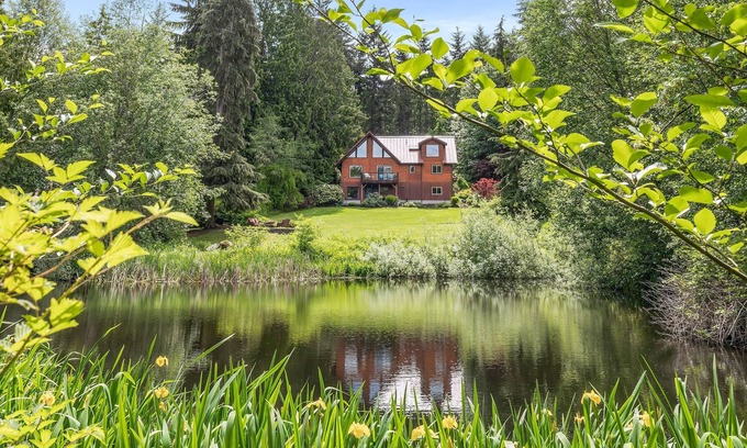 Poulsbo Casa | Northwest Chalet on Private Pond