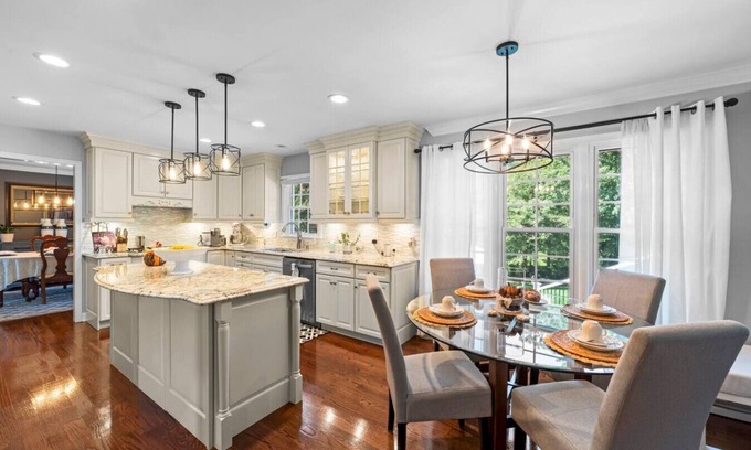 Greensboro Casa | Northwest Greensboro 5 Bed Room House