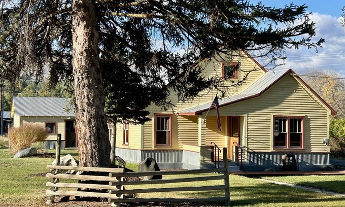 Winthrop Casa | Northwest Nights in Winthrop-Dog Friendly and Close to Ski Trail!