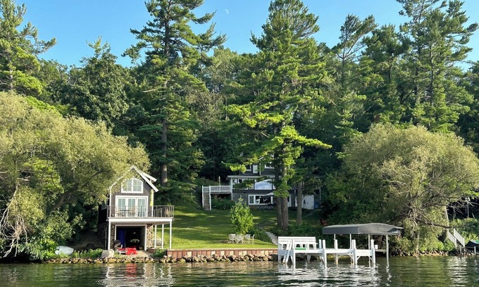 Markesan Casa | Northwoods Family Lake House on Green Lake, Markesan WI