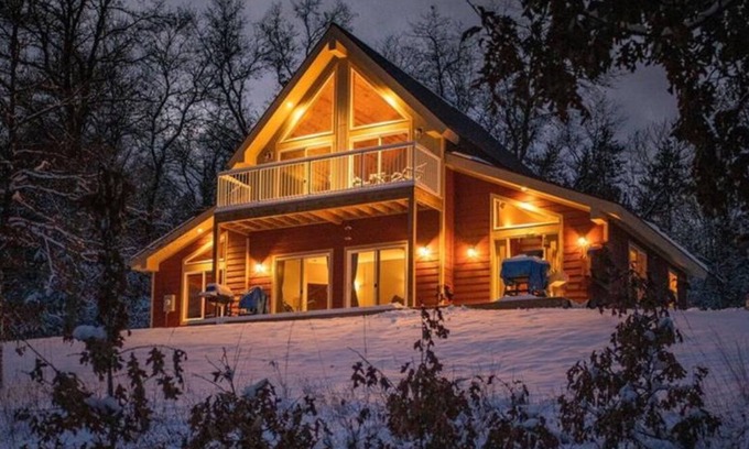 Danbury Casa | Northwoods Retreat- UTV/Snowmobilers paradise! Enjoy Voyager Village amenities!
