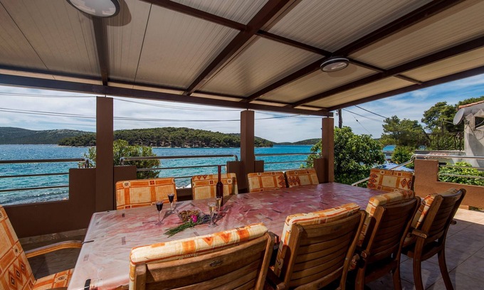 Molat Casa | NOSTALGIJA three bedroom holiday home with sea view terrace