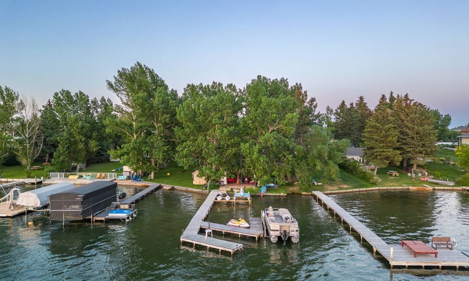 Chestermere Casa | Lakefront home 3100sq ft 4 recámaras