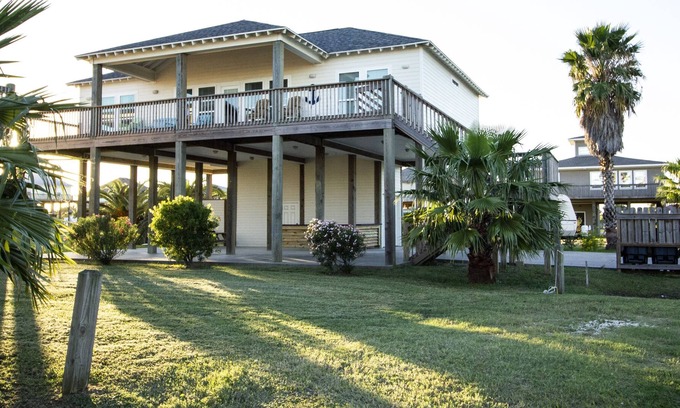 Crystal Beach Casa | Not Too Crabby 4 Bedroom Home by RedAwning