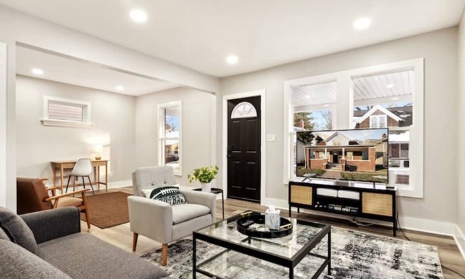 Northeast South Bend Casa | Notre Dame Closeby Within 1 mile - Comfortable & Convenient!