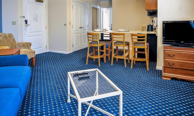Mishawaka Apartamento | Notre Dame vs Wake Forest Weekend!! 5 minutes from the stadium!
