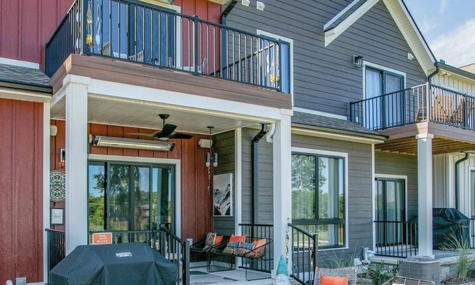 Northeast South Bend Casa | Notre Grande Dame - Spacious NEW 4-bedroom within walking distance to ND
