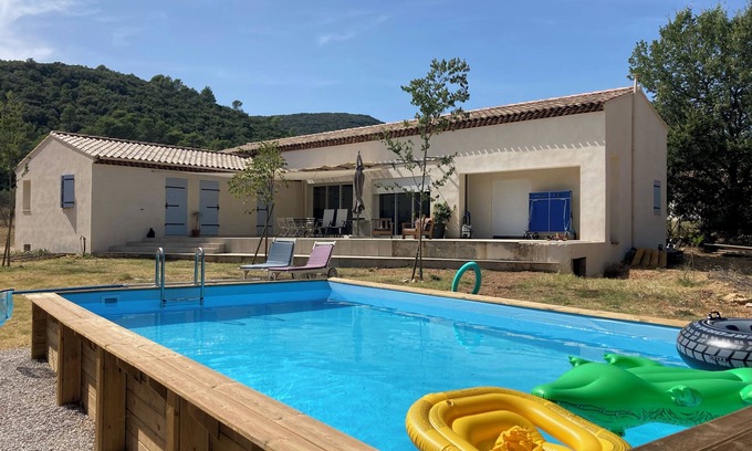 Meounes-les-Montrieux Casa | Notre Maison Familiale Avec Jeux Pour Enfants, Piscine, Ping Pong et Barbecue!