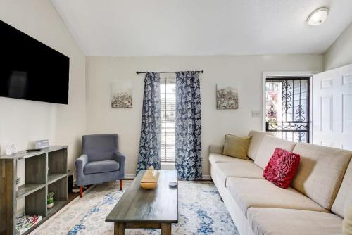 Savannah Casa | Nottingham Cottage on Robinhood