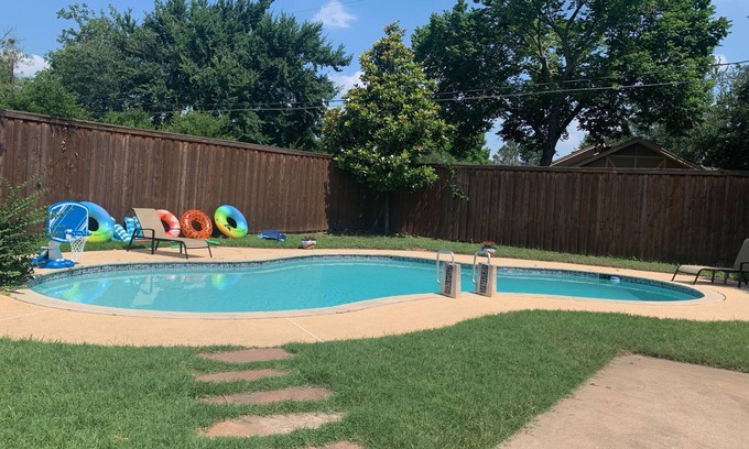 Grand Prairie Casa | "NOTTINGHAM" * FIRE PIT* POOL * BILLIARDS * GAME ROOM *