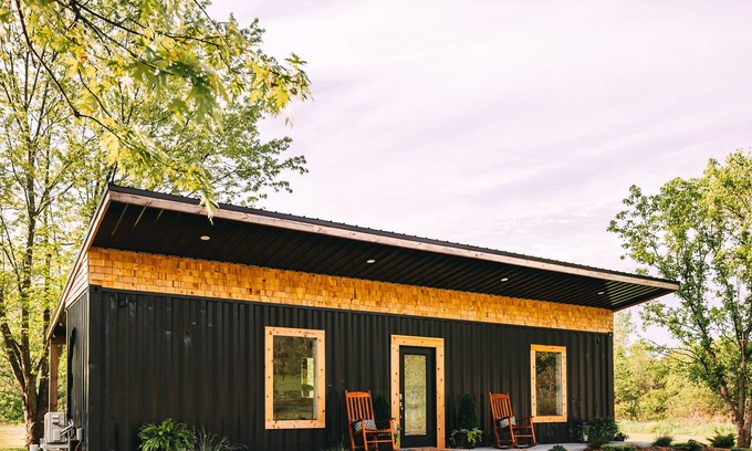 New Plymouth Cabaña | Nova Cottage-Hocking Hills Shipping Container