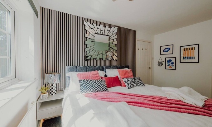 Mapperley Casa | NovaCrest Parking WiFi-3 Bedroom Sleeps 5 Guests