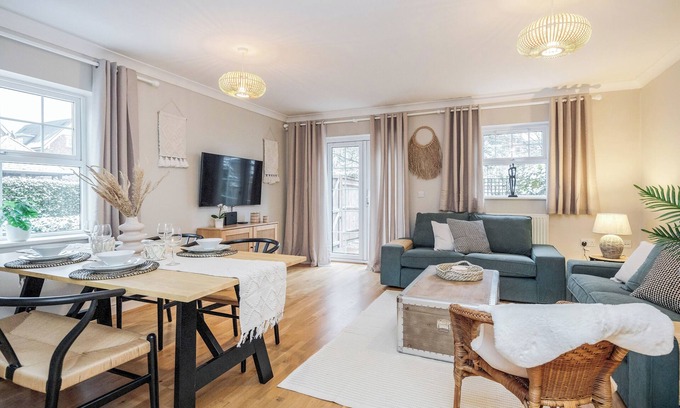 Ascot Apartamento | November 4BR Discounted Stay in North Ascot