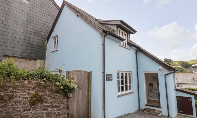 Dittisham Cabaña | NOVEMBER COTTAGE, pet friendly, country holiday cottage in Dittisham