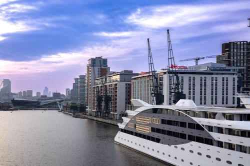 Docklands Hotel | Novotel London Excel