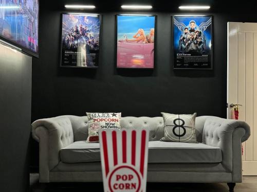 Liverpool Casa | Now Screening…Large Movie Place 60 Inch TV (Sleep 11)