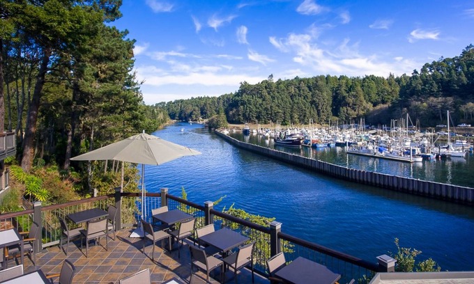Fort Bragg Hotel | Noyo Harbor Inn Restaurant and Tavern
