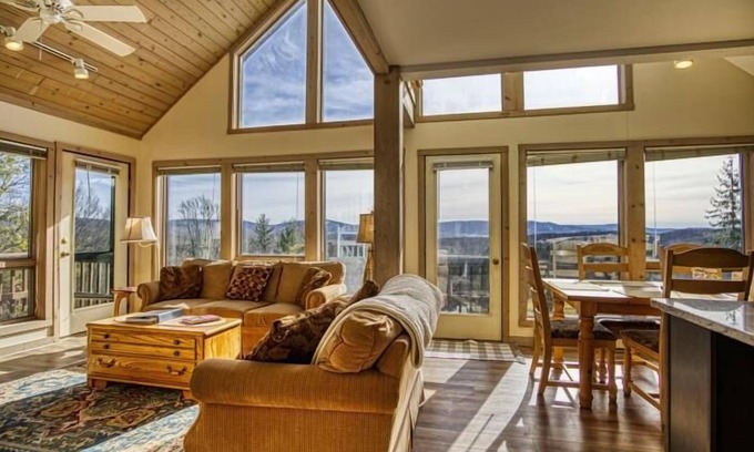 Davis Casa | ¡Disfruta de las vistas panorámicas desde esta adorable casa en el árbol! Bañera de hidromasaje con vistas