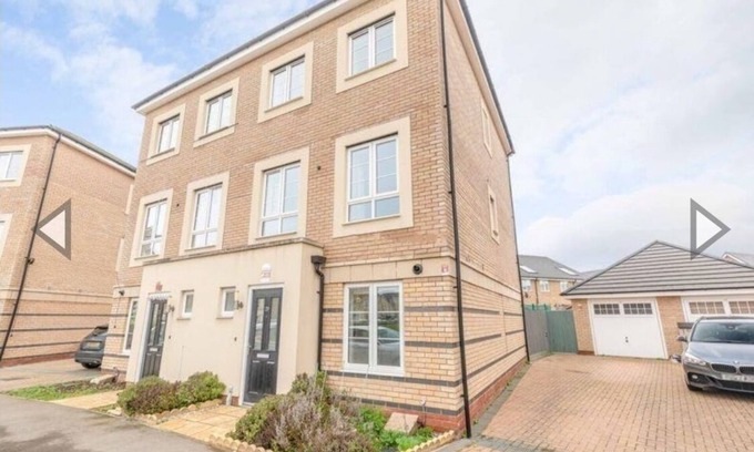 Langley Marish Casa | Nr Legoland/Ascot.Comfy House.Ample Parking.Upto 8