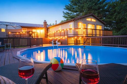 Summerlee Casa | NRG Retreat Pool, Games, Theater and Rock Walls