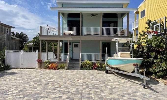 Bethune Beach Casa | NSB HOUSE FULLY REMODELED W/OCEAN VIEWS & TIKI HUT!