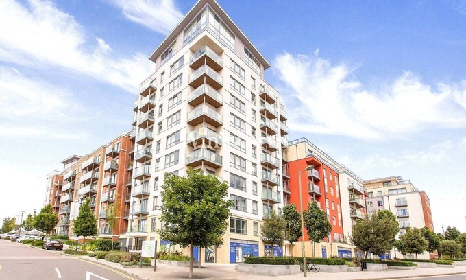 Whittington Apartamento | spacious service apartment five minutes walk to Royal Air Force Museum London