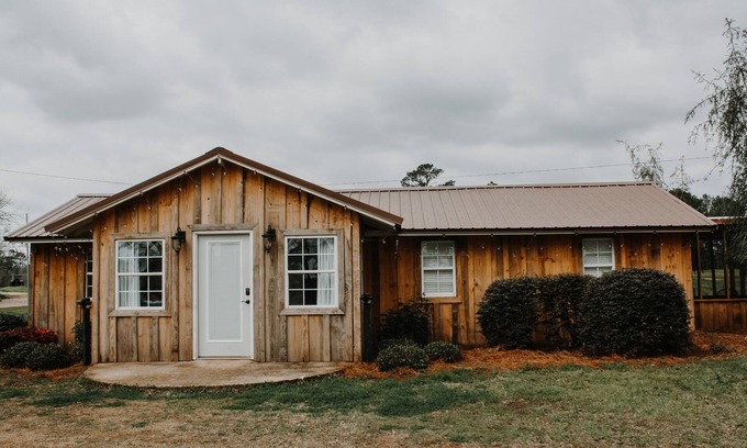 Morris Casa | Nubbintown Wee House, Great Farm Stay Escapada