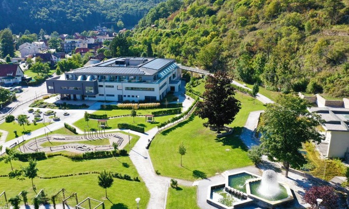 Senftenberg Cama Y Desayuno | Nuhr Medical - Hotel & Restaurant - Ab 3 Nächtigungen von 04 Dezember 2025 bis 08 Dezember 2025 kostenlose 20 Minuten Massage-Halbpension inkludiert Minus 20 Prozent auf Kosmetikbehandlungen