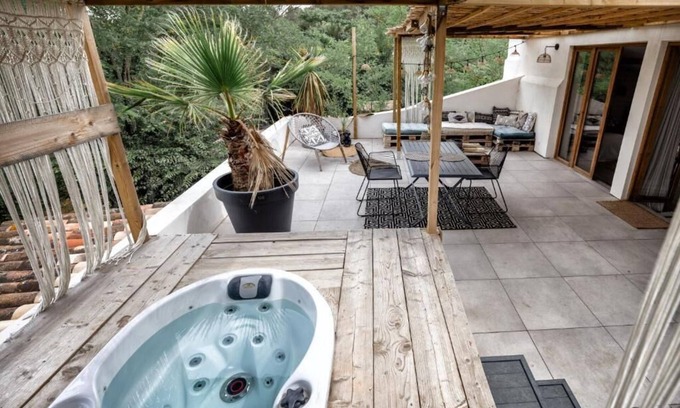 Euzet-les-Bains Hotel | Nuitées Bohèmes