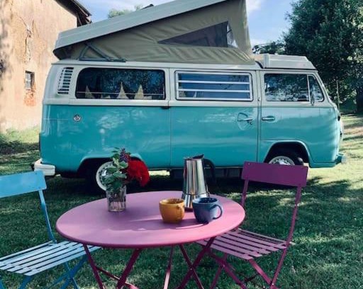 Torchefelon Casa | Nuit insolite Combi Volkswagen T2B campagne