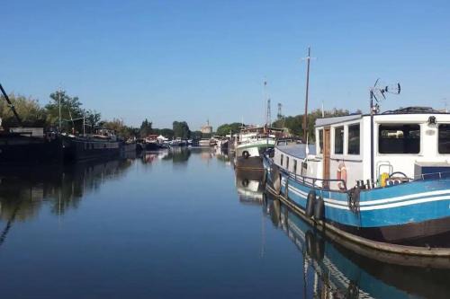 Aigues-Mortes Alquiler De Eote | Nuit insolite dans une péniche hollandaise
