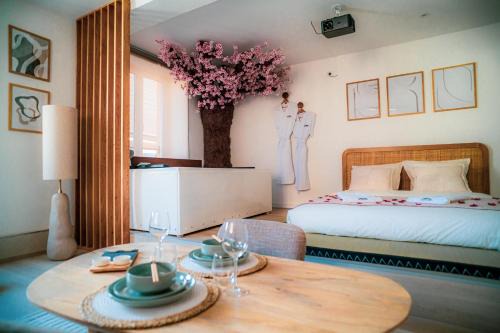 Guebwiller Apartamento | Nuit romantique, Suite avec jacuzzi et cinéma privé au design Japandi