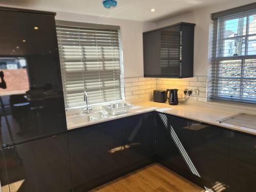 Topsham Casa | Number 10 - Stunning brand new house - sleeps 6 - free parking